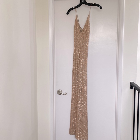 Gold v-neck stunning beaded gown size M - Picture 3 of 8